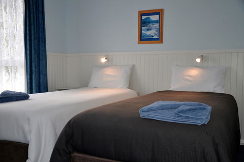 Castaway Holiday Apartments - QLD Tourism 9