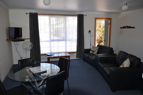 Castaway Holiday Apartments - QLD Tourism 27