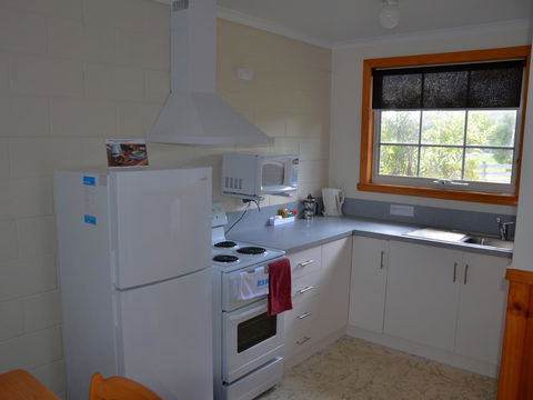 Castaway Holiday Apartments - QLD Tourism 28