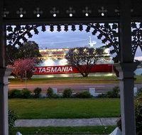 Riverbank villa - 4 bedroom house villa - Queensland Tourism