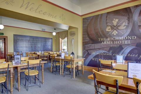 The Richmond Arms Hotel - QLD Tourism 10