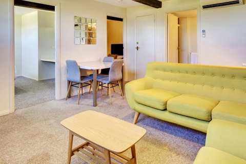 The Richmond Arms Hotel - QLD Tourism 3