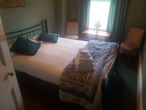 The Richmond Arms Hotel - QLD Tourism 9
