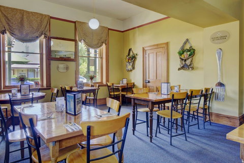 The Richmond Arms Hotel - QLD Tourism 11