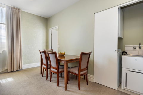 Launceston Central Apartment Hotel Official - QLD Tourism 4