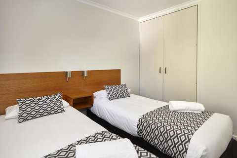Elphin Serviced Apartments - Queensland Tourism 24