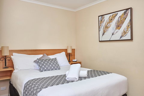 Elphin Serviced Apartments - Queensland Tourism 4