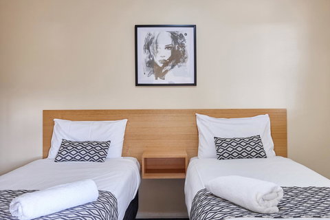 Elphin Serviced Apartments - Queensland Tourism 3