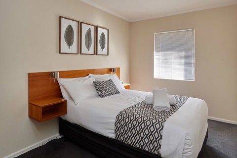 Elphin Serviced Apartments - Queensland Tourism 1