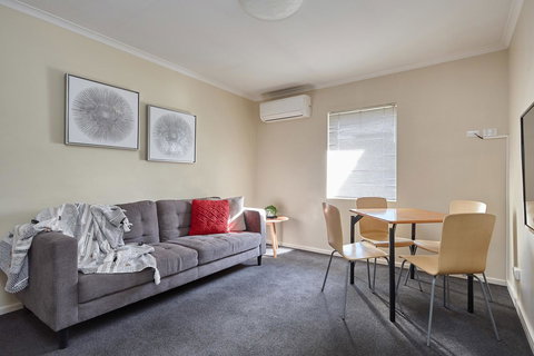 Elphin Serviced Apartments - Queensland Tourism 10