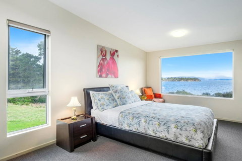 Manfield Seaside Bruny Island - QLD Tourism 1