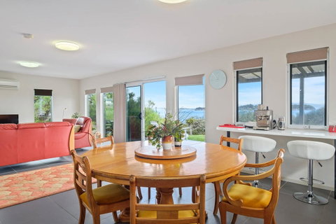 Manfield Seaside Bruny Island - QLD Tourism 6