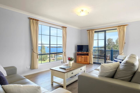Omaroo Cottage Bruny Island - QLD Tourism 1