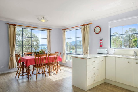 Omaroo Cottage Bruny Island - QLD Tourism 6