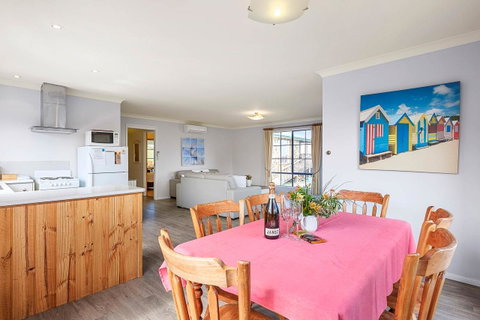 Omaroo Cottage Bruny Island - QLD Tourism 7