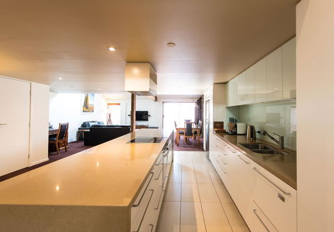Sullivans Cove Apartments - QLD Tourism 23