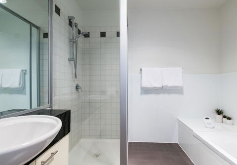 Sullivans Cove Apartments - QLD Tourism 35