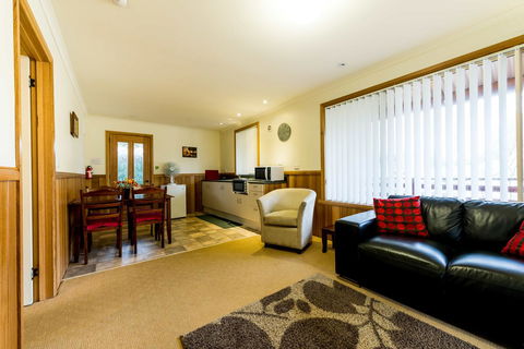 Driftwood Strahan Villas - QLD Tourism 7