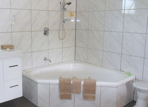 Driftwood Strahan Villas - QLD Tourism 21