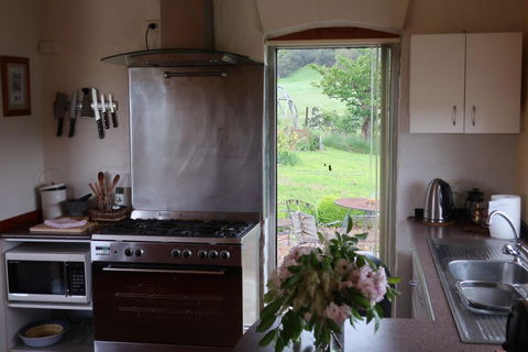 Cherry Top Farmstay - Boutique Eco Village - QLD Tourism 18
