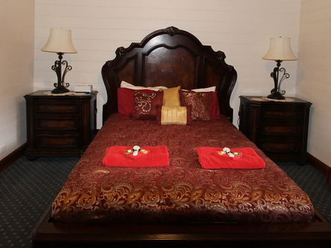 Kerrellie Cottages 2, 4 & 8 Reid Street - QLD Tourism 4