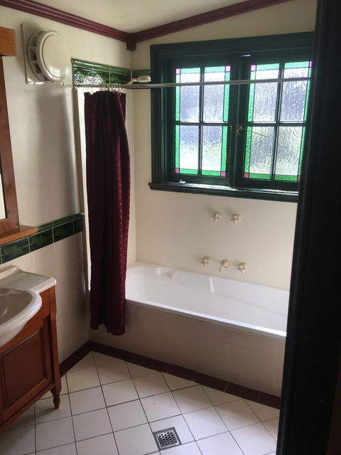 Kerrellie Cottages 2, 4 & 8 Reid Street - QLD Tourism 19