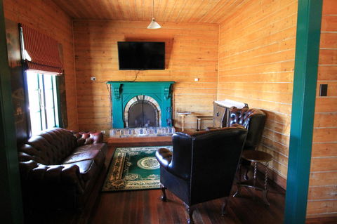 Kerrellie Cottages 2, 4 & 8 Reid Street - QLD Tourism 5