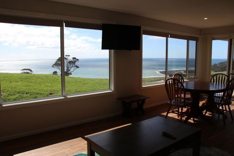 Penguin Seaside Farm - Queensland Tourism 0
