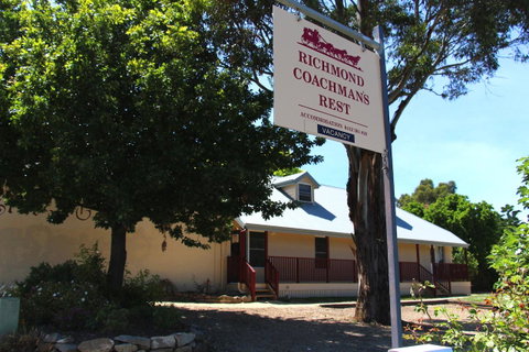 Richmond Coachmans Rest - QLD Tourism 10