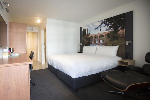 Hotel Launceston - QLD Tourism 1