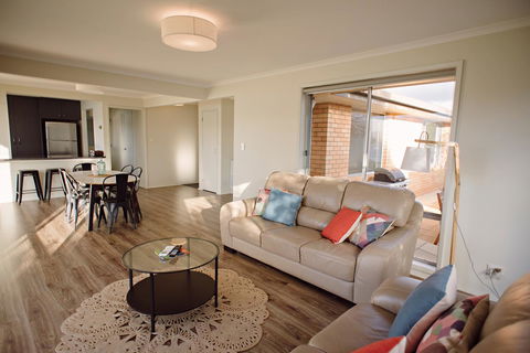 The Holiday Home People - QLD Tourism 3