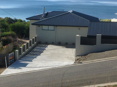 Swansea Beach House Oceanfront - Queensland Tourism 3