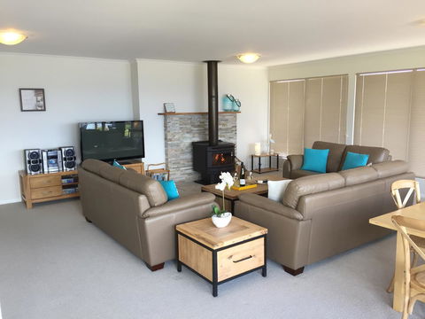 Swansea Beach House Oceanfront - Queensland Tourism 16