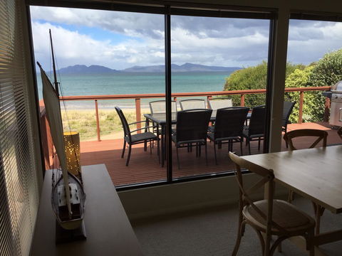 Swansea Beach House Oceanfront - Queensland Tourism 8