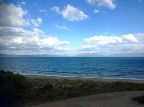 Swansea Beach House Oceanfront - Queensland Tourism 9
