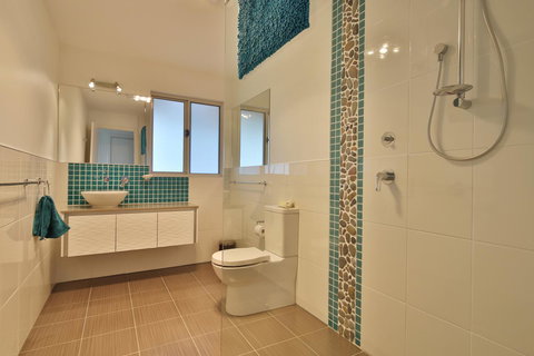 Seymour Waves - Queensland Tourism 10