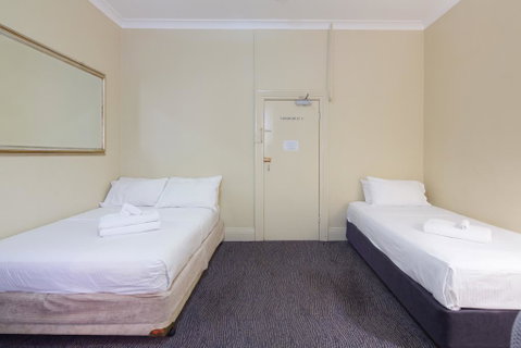 Neutral Bay Lodge - QLD Tourism 1