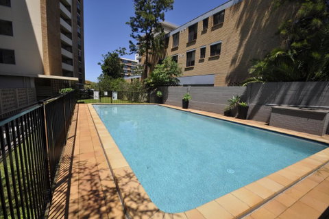 Neutral Bay Self Contained Studio Apartments - QLD Tourism 1