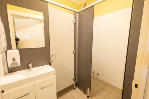 Newcastle Beach YHA - QLD Tourism 3