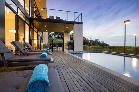 Newhaven Luxury Family Home With Bay Views, Large Pool, Jacuzzi, Tennis Court, Playground - Queensland Tourism 0