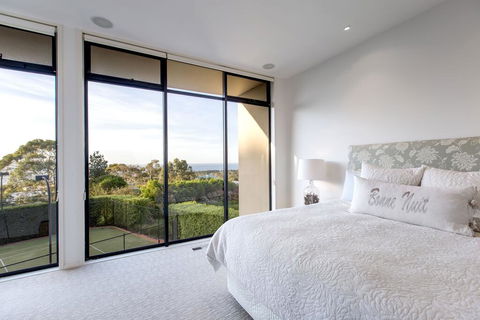 Newhaven Luxury Family Home With Bay Views, Large Pool, Jacuzzi, Tennis Court, Playground - Queensland Tourism 2