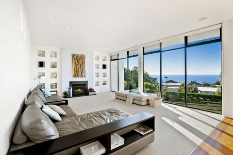 Newhaven Luxury Family Home With Bay Views, Large Pool, Jacuzzi, Tennis Court, Playground - Queensland Tourism 3