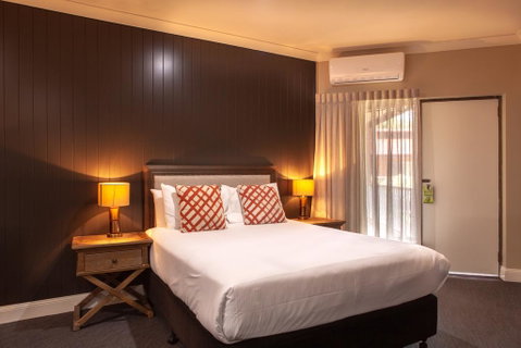 Nightcap At Archer Hotel - QLD Tourism 0