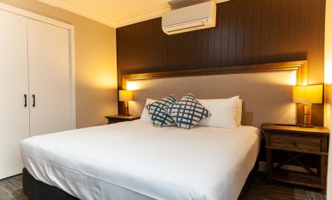 Nightcap At Archer Hotel - QLD Tourism 1
