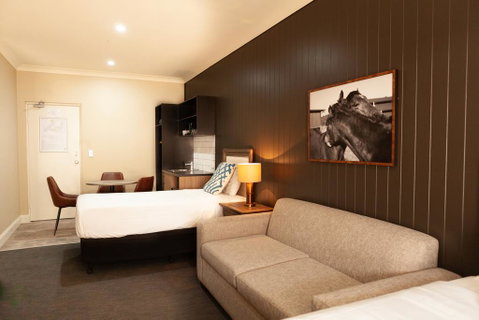 Nightcap At Archer Hotel - QLD Tourism 2
