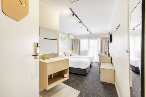 Nightcap At Findon Hotel - QLD Tourism 1