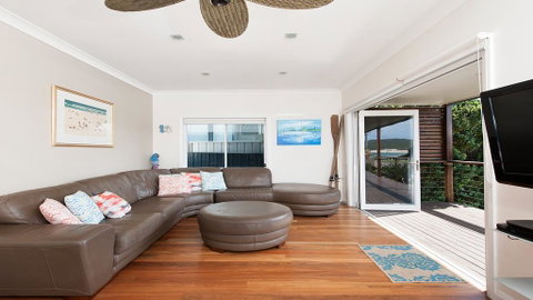 No. 1 Fingal Bay Beach House - The Little Abode - QLD Tourism 2