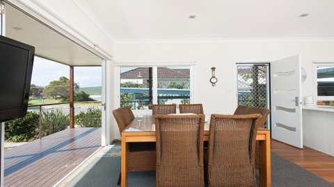 No. 1 Fingal Bay Beach House - The Little Abode - QLD Tourism 1