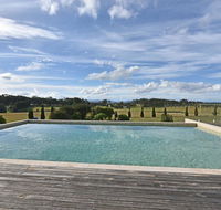 Noble Willow Homestead Lovedale. Super Spacious with views and pool - Queensland Tourism