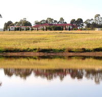 Noble Willow Studio Lovedale. Spacious with views and pool - Queensland Tourism